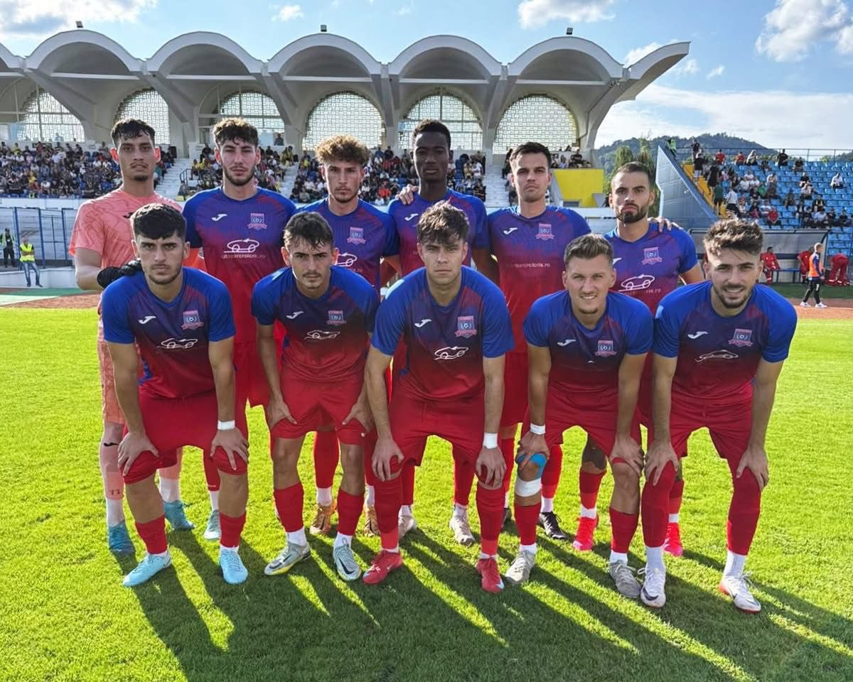 FC Unirea Tasnad Seniori FC Unirea Tasnad Seniori.